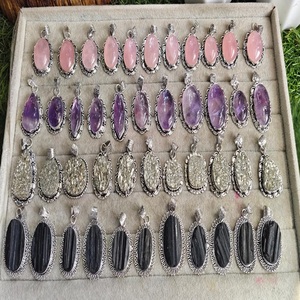 Colgante de piedra de ágata de colores mezclados con patrón curativo, estilo amor, electrochapado en plata, tallado, estilo grabado, para venta al por mayor - Product Image 2