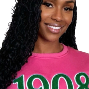 Sudadera de Chenilla AKA 1908 Ivy League para Mujer, Sudadera Premium con Cuello Redondo y Letras Griegas Bordadas - Product Image 2