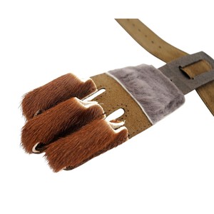En gros Gant de tir à trois doigts en cuir pleine fleur avec sangle à boucle réglable pour l'entraînement au tir sur cible et la protection des doigts pour les sports de plein air - Product Image 3