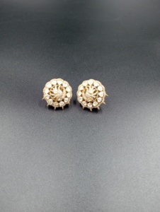 ต่างหูแบบติดหู AMAIRA JEWELS รุ่นคลาสสิก ชุบทอง 22k ประดับคริสตัลและเพชรเทียม ดีไซน์ดอกไม้ เหมาะสำหรับผู้หญิง สวมใส่ได้ทุกวัน ลายรูปนกยูงราชสถาน - Product Image 5