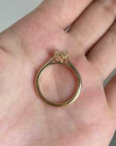 Anillo de Compromiso con Certificado IGI D-VVS2 de 1.60 CT, Corte Oval Tulip, Anillo de Boda Ovalado con Cesta de Oro de 14k - Product Image 2