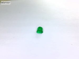 Esmeralda Zambiana de Forma Octogonal de 1.64ct, Gema Suelta Premium, Brillo Verde Intenso, Acabado Superior para Joyería y Creación de Colgantes - Product Image 4