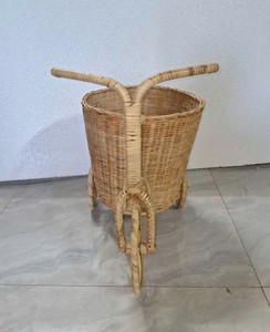Triciclo de ratán natural tejido a mano para niños, bicicleta de mimbre de juguete para juegos de simulación, decoración para habitación infantil o guardería, de Vietnam. - Product Image 2