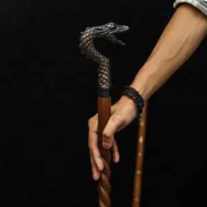 Canne de marche en bois sculptée à la main avec poignée florale en cuivre antique, finition artisanale, pour hommes, femmes et seniors - Product Image 5