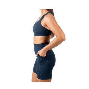Ensemble de sport décontracté et élégant 2 pièces en coton pour femme – Soutien-gorge de sport couleur unie et short de yoga longueur genou avec boutons décoratifs, finition délavée, durable - Product Image 6