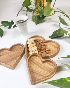 Plat de service en bois artisanal classique, plateau à grain naturel pour les repas, les apéritifs, les fruits et la vaisselle de cuisine - Product Image 6