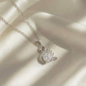 Colgante de Diamante Cultivado en Laboratorio de 1.64Ct, Corte Brillante Redondo, Estilo Único, Ligero, Oro de 14KT/10KT, Joyería de Alta Gama B2B en Inventario - Product Image 1