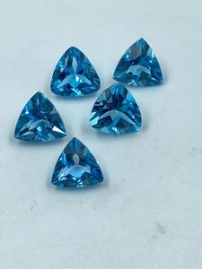 โทแพซสีฟ้าธรรมชาติคุณภาพสูง รูปทรงสามเหลี่ยม 5 เม็ด ขนาด 6 มม. น้ำหนัก 4.49 กะรัต คุณภาพดีที่สุด - Product Image 5