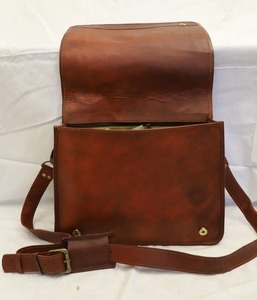 Bolso Bandolera Unisex de Cuero de Primera Calidad, Diseño Profesional, Ecológico, Impermeable, Reversible, Personalizable y Ajustable - Product Image 6