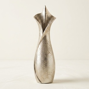 Ensemble de vases modernes en aluminium ciselé, finition nickel antique luxueuse, pour décoration minimaliste de la maison et des hôtels. - Product Image 3