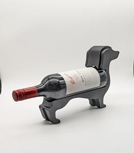 Soporte artístico para vino con forma de perro, para decoración de mesa de comedor, bar en casa y como regalo, agrega estilo creativo a la presentación del vino - Product Image 1