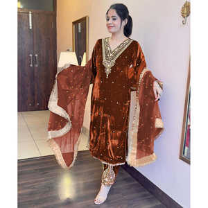 Ensembles pour femmes de créateur, haut en velours de viscose pur lourd, palazzo et dupatta pour un look de soirée - Product Image 4