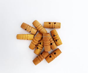 Alternadores de madera modernos hechos a mano ecológicos de alta calidad para abrigo de lona y botones de muñeca tamaño personalizado con 2 agujeros India - Product Image 4