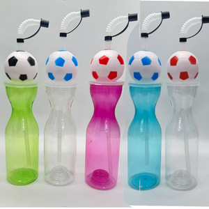 Gobelet en plastique sans BPA SD51 de 500 ml sur le thème du football avec couvercle en dôme pour thé au lait, jus et smoothies, idéal pour les concessions sportives - Product Image 6
