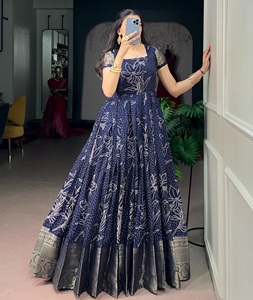 ชุดเดรส Anarkali ลายพิมพ์ Bandhani สีน้ำเงิน พร้อมขอบผ้าทอ Zari ผ้าลายตาราง Kota สำหรับงานเทศกาล ชุด Anarkali สไตล์อินเดีย-ปากีสถาน - Product Image 1