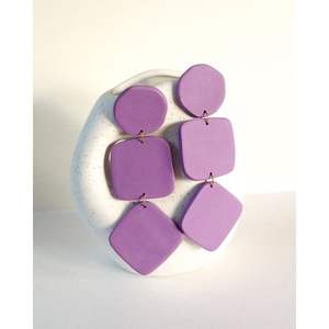 Boucles d'oreilles en résine légères, fabriquées à la main avec un polissage lisse, design tendance, qualité durable pour les bijoux de mode, accessoires en cristal - Product Image 2