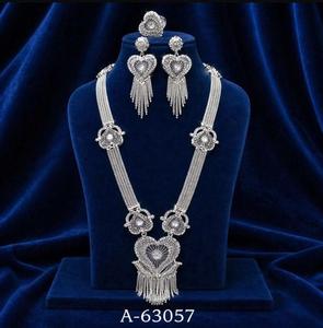 Ensemble de bijoux ethniques en gros pour femmes, collier et boucles d'oreilles tendance plaqués or avec zircon, ensemble de mariage A-63057 - Product Image 1
