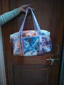 Bolsos de Mujer Acolchados Kantha de Primera Calidad, Duraderos, Reciclados, Reversibles, Ecológicos, Hechos a Mano, con Asas Reforzadas, Impermeables, para Viaje - Product Image 4