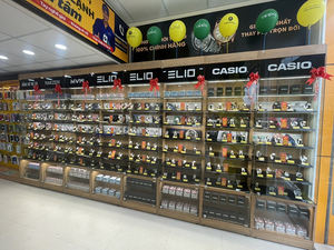 Vitrine en acier inoxydable durable, écologique, recyclable et personnalisable avec éclairage LED - Product Image 6