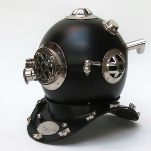Casque de plongée nautique indien fait main en métal noir, organisateurs de bureau et de tiroirs personnalisés, en vente à prix avantageux - Product Image 1
