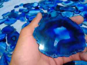 Posavasos artesanales de gemas en rodajas hechos de cuarzo rosa, ideales para decoración del hogar, disponibles en tamaño de 4 pulgadas. - Product Image 2