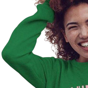 Sudadera AKA Letterman con Cuello Redondo, Bordado Verde y Rosa de Pakistán, Sudadera Personalizada para Hermandades Griegas - Product Image 5