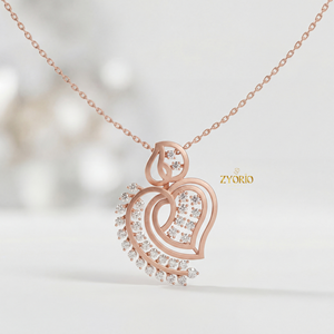 Elegante Colgante de Diamantes en Forma de Corazón Plateado con Diseño de Lujo en Oro para Compromisos, Bodas y Fiestas - Product Image 3