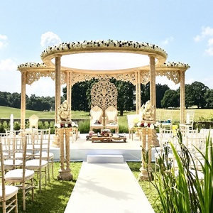Mandap de Boda de Madera con Dos Pilares de Tendencia, Último Modelo de Mandap para Bodas al Aire Libre, Mandap con Gran Corona para Bodas en Destino en Australia - Product Image 1