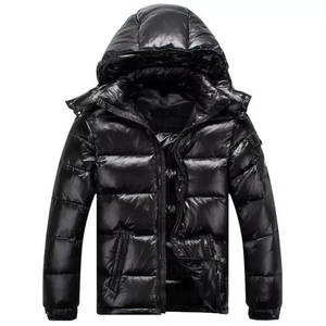 Blouson d'hiver tendance en tissu doux et au design moderne, confortable et élégant pour un look quotidien. - Product Image 1