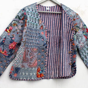 เสื้อแจ็คเก็ตผ้าฝ้ายควิลท์ทำมือสไตล์วินเทจ เสื้อแจ็คเก็ตแขนยาวผ้าฝ้ายสไตล์วินเทจจากเมืองชัยปุระ - Product Image 1