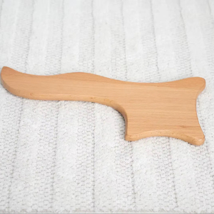 Masseur facial Gua Sha en bois rustique écologique avec artisanat en bois d'acacia massif pour la relaxation musculaire - Cadeau du Nouvel An - Product Image 1