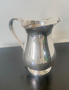 Carafe de service en acier inoxydable martelé faite à la main avec couvercle, pichet à eau en métal durable pour l'hôtellerie, la restauration et la maison - Product Image 3