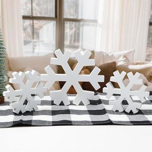 Set di 3 Decorazioni Natalizie Invernali Bianche per Interni - Insegne da Parete in Legno Stile Fattoria con Fiocchi di Neve per la Casa - Product Image 1