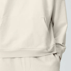 Sweat à capuche uni pour homme, design minimaliste avec manches longues, logo personnalisé et coutures durables - Product Image 4