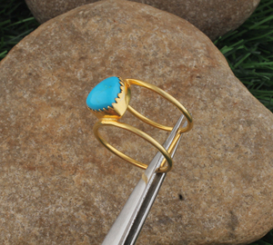 Bague de Fiançailles et de Mariage en Argent Plaqué avec Turquoise Triangulaire, Double Bande et Pierre Précieuse Trillion, Bijoux Fins Personnalisés en Gros pour Homme - Product Image 3