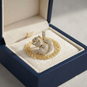 Collar con colgante de oro macizo de 10K personalizado con moissanita y diamante, diseño único de ardilla con diamantes comiendo una nuez, joyería fina con animales marinos, regalo. - Product Image 5