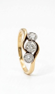 Bague de fiançailles en or 14K gradué avec diamant de laboratoire, trois pierres, style bypass, trilogie antique, sertie de milgrain, cadeau d'anniversaire - Product Image 4