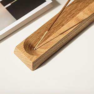 Porte-encens en bois de noyer minimaliste de luxe, avec plateau attrape-cendres incliné, élégant pour la décoration et l'aromathérapie. - Product Image 4