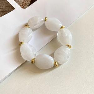 Brazalete de Resina Elástico con Dijes de Moda AL MALIK CRAFT - Product Image 4