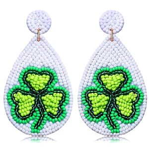 Boucles d'oreilles de mariage artisanales en perles de rocaille, style élégant, uniques, avec pompons en perles de rocaille, bijoux de mode - Product Image 3