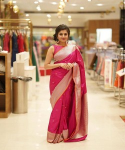 Sari de Seda Rosa con Borde Dorado, Traje Tradicional Indio para Bodas, para Mujer, Largo hasta el Suelo, Corte Regular - Product Image 5