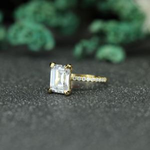 Anillo de Compromiso de Moissanita con Corte Esmeralda, Plata de Ley 925, Chapado en Oro, Anillo con Banda Pavé, Joyería de Boda para Mujer, Venta al por Mayor Personalizada - Product Image 3
