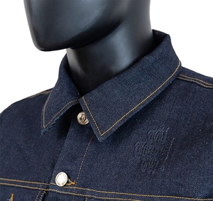 Camisa de Mezclilla para Hombre, con Cuello Personalizado OEM, Costura en Contraste, Bolsillo en el Pecho, Manga Larga y Botones - Product Image 2
