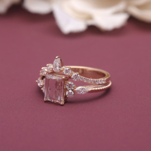 Bague de fiançailles en diamant de laboratoire certifié IGI, taille radiant, en argent sterling 925 massif |   Bague de mariée vintage à halo de pierres - Product Image 6