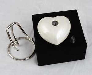 White Heart Shaped <b>Pet</b> <b>Urn</b> with Paw Print Design Keepsake <b>Urn</b> for <b>Pet</b> Ashes With Stand & Free Velvet Box - Product Image 4