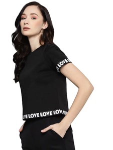 Camiseta Corta Negra 2026 con Costuras en Contraste, Camiseta Personalizada con Estampado, Top Corto para Mujer - Product Image 3