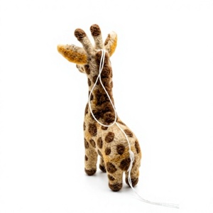Ornement de Noël en feutre de laine tricoté à la main en forme de girafe, petite décoration murale pour intérieur, traditionnelle et écologique - Product Image 4