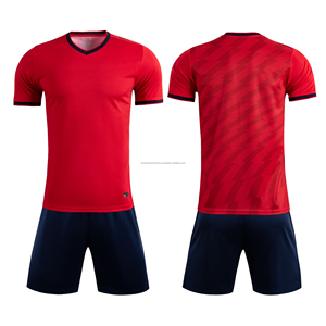 Nouvel ensemble d'uniformes de football unisexe pour adultes, légers, à séchage rapide, de haute qualité, manches courtes, couleur et logo personnalisés, 100 % polyester - Product Image 3