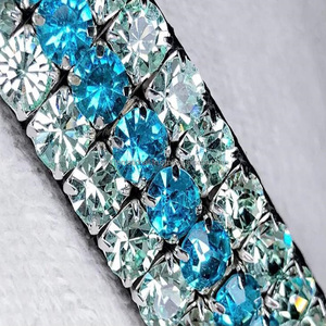 Banda recta de cuero de vaca de grano completo para cejas de caballo, hecha a mano con 5 filas de diamantes de imitación de cristales azul cielo, venta al por mayor - Product Image 1