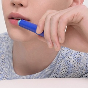 Bálsamo labial personalizado coreano K-Beauty Gripvi color rojo cereza, hecho en Corea, cosméticos al por mayor, productos de maquillaje. - Product Image 2